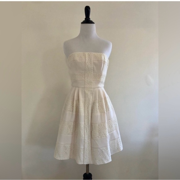 BCBG Maxazria Dorothea Strapless
Striped Dress Sz 10 Creme - Picture 3 of 13